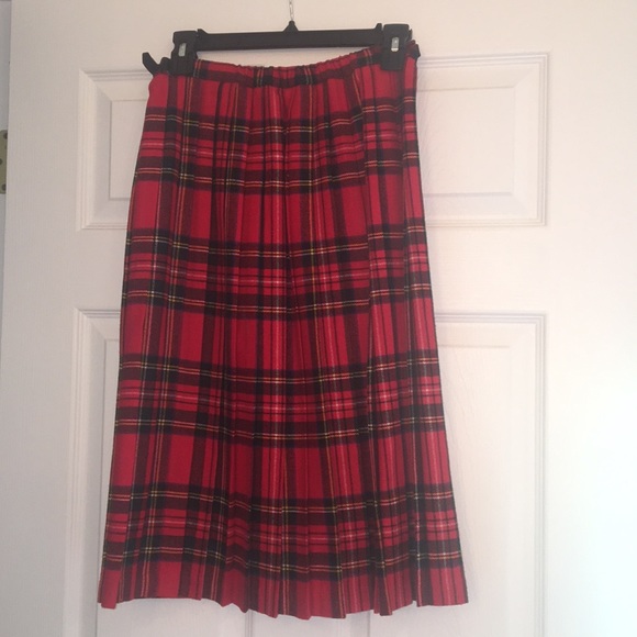 Beautiful plaid skirt. Made in Ireland 🇮🇪 - Picture 4 of 4